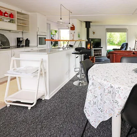 6 Person In * Hadsund